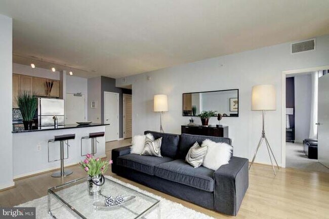 Photo - 437 New York Ave NW