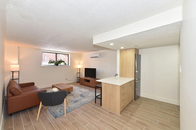 Photo - 160 Dowling Ave Toronto