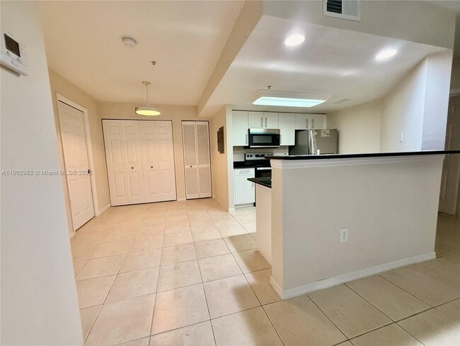 Building Photo - 1761 Four Mile Cove Pkwy Unit 516