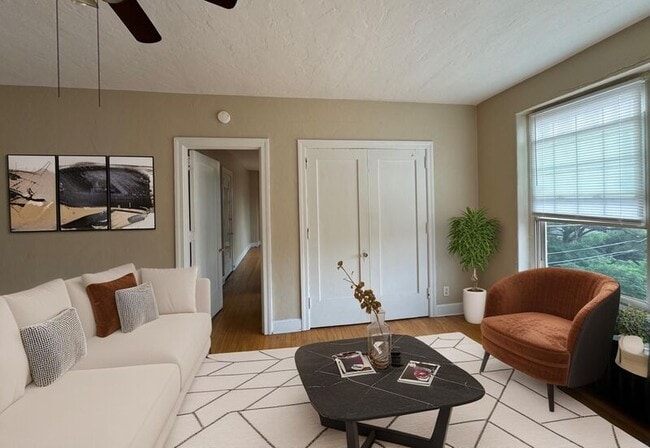 Building Photo - 3541 N Meridian St Unit Apt 308