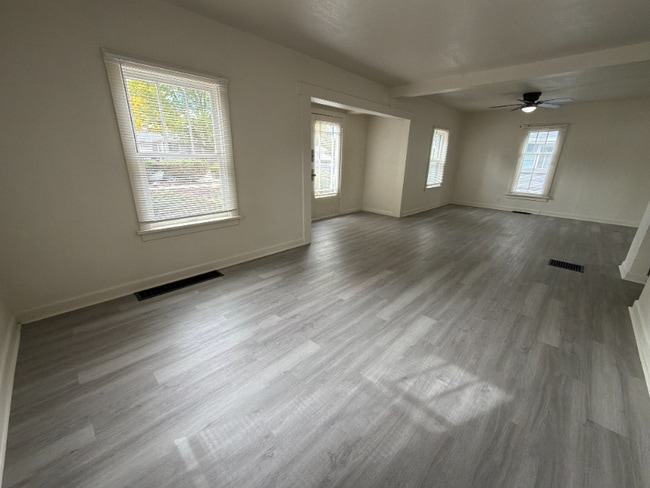 Photo - 745 Carbon St