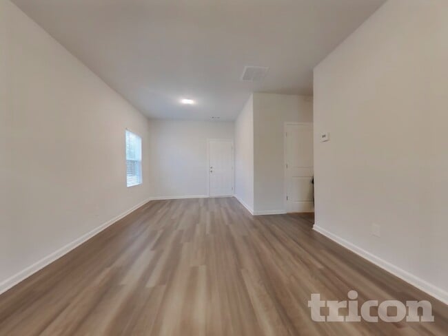 Photo - 412 Wallace Cir