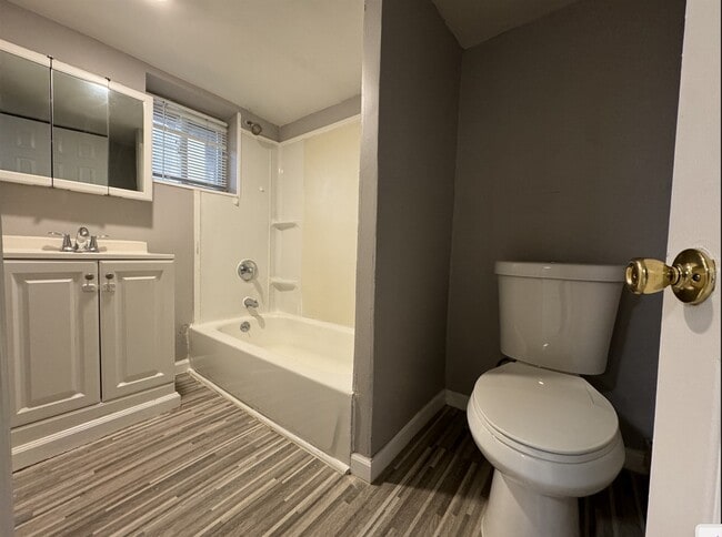 115 Ege Ave Unidad Basement