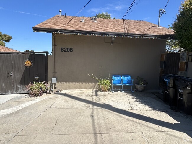 Building Photo - 8208 Truxton Ave Rental