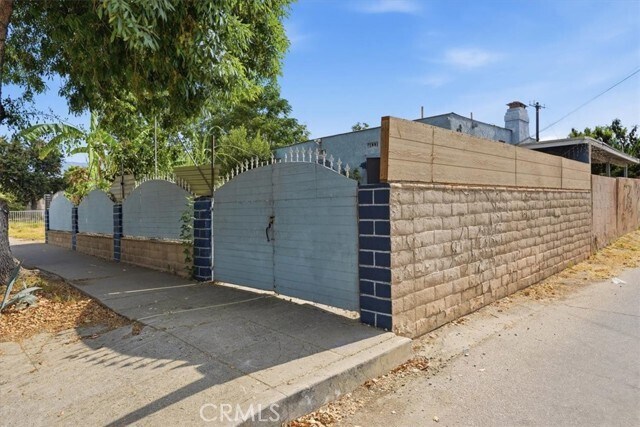 1707 N Arrowhead Ave
