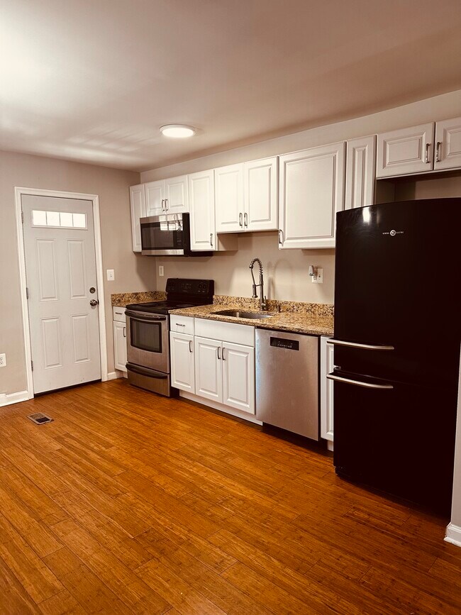 Kitchen - 2136 Parksley Ave