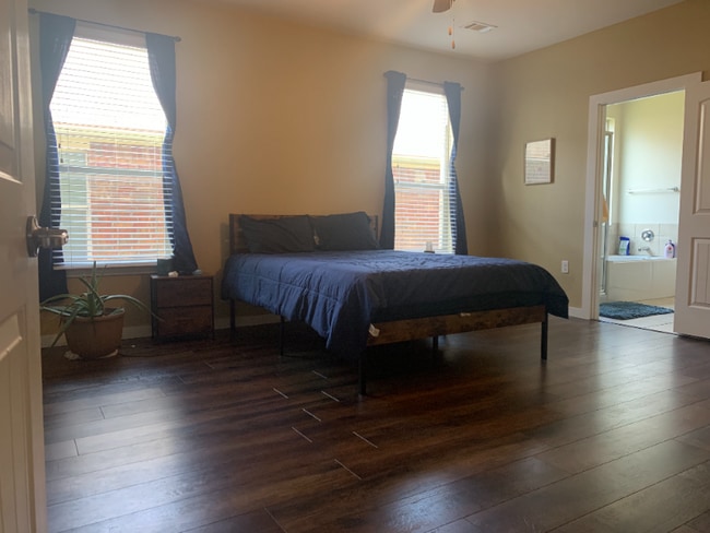 Photo - 5900 Zachary Scott St