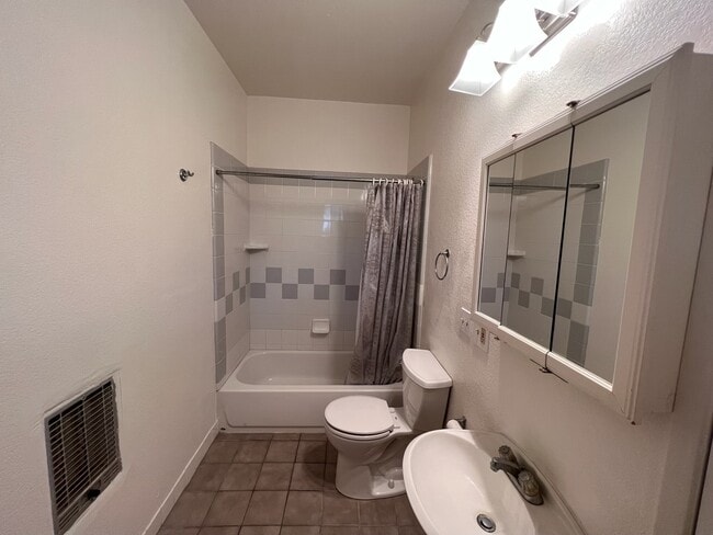 Photo - 4242 La Salle Ave Unit 4242 La Salle Ave. #B