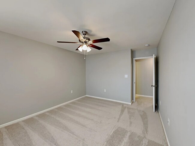 Photo - 345 Hunslet Cir