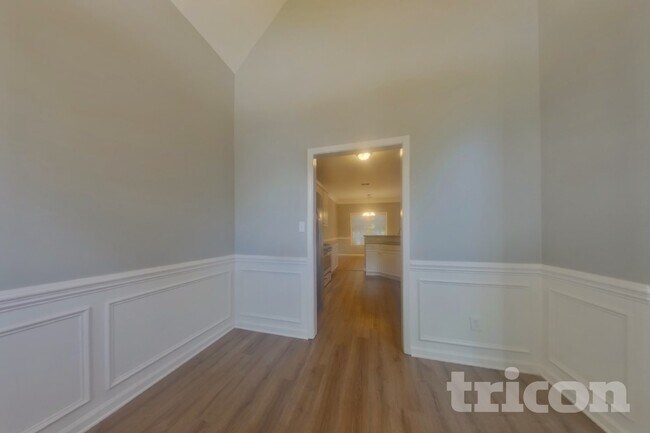 Photo - 2200 Sugarbirch Dr