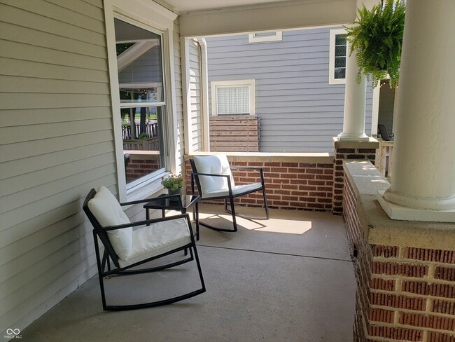 Photo - 1914 Commerce Ave