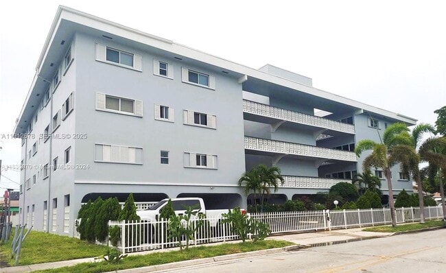 Building Photo - 1818 Rodman St Unit 4D