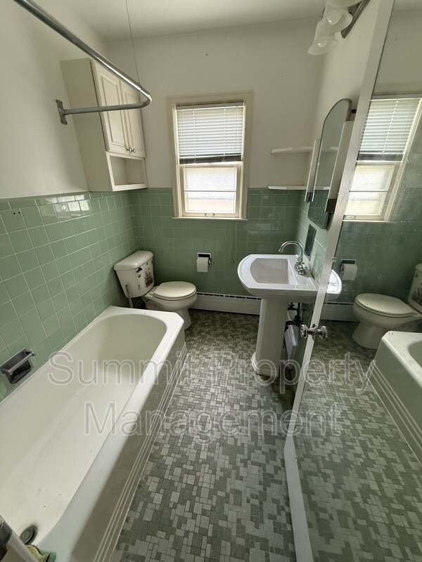 Photo - 604 W 9th St