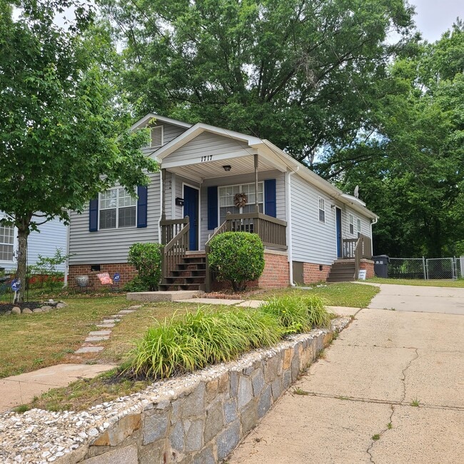 Building Photo - 1717 Pegram St Rental