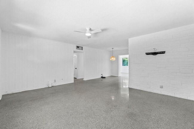 Photo - 809 S Atlantic Dr