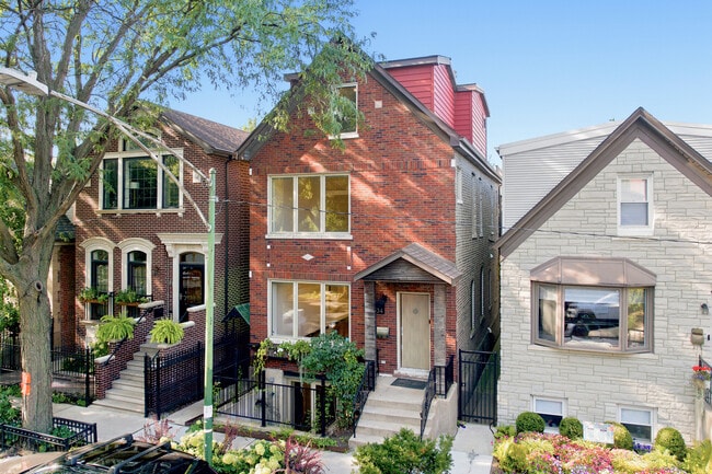 Building Photo - 2334 W Medill Ave