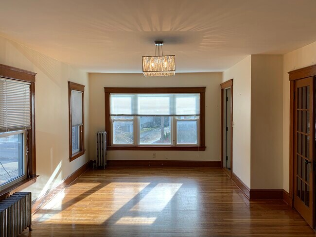 Building Photo - 145 Nichols Ave Unit 145