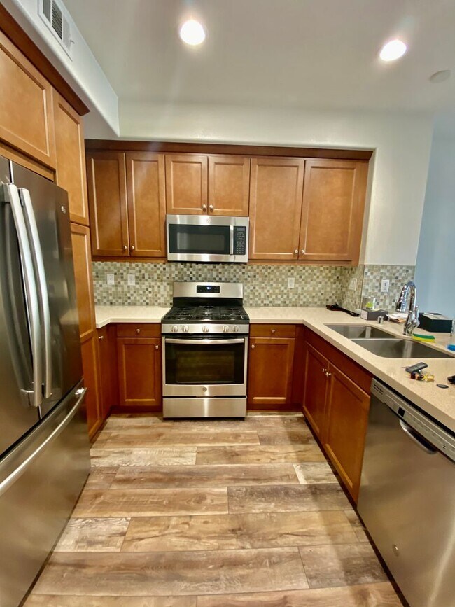 Camarillo - Three bedroom, three bath cond... - Camarillo - Three bedroom, three bath cond... House