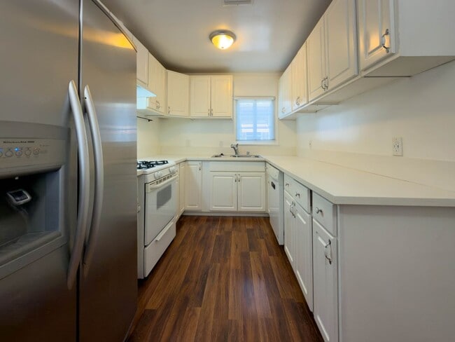Photo - 4114 W Victory Blvd Unit 4112