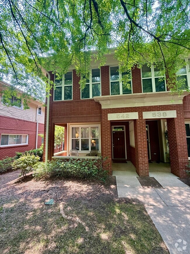 Building Photo - 542 E 9th St Unit 1 Rental