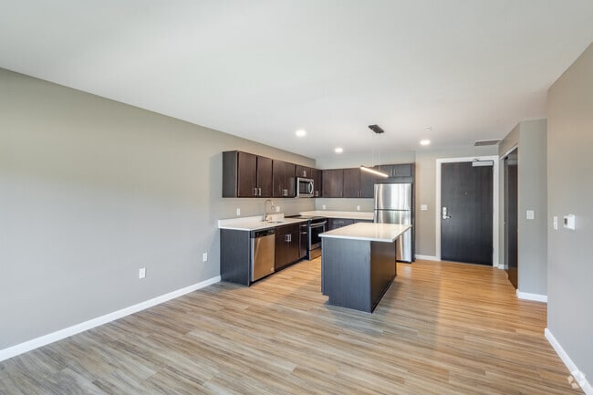 2 BR, 2 BA - 940 SF