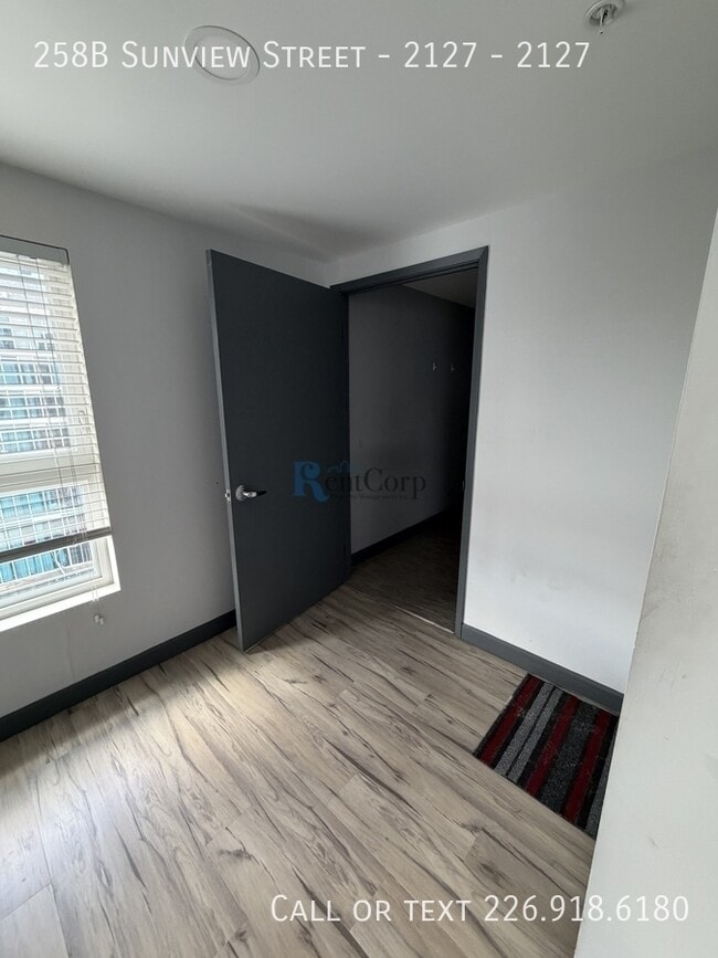 Photo - 258B Sunview St
