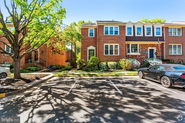 Building Photo - 10145 Oakwood Chase Ct Rental