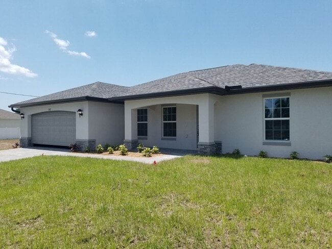Building Photo - 4 Bedrooms 2 Baths Single-Family Home in C...