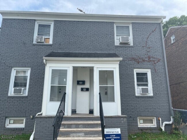 48 Dupont Pl