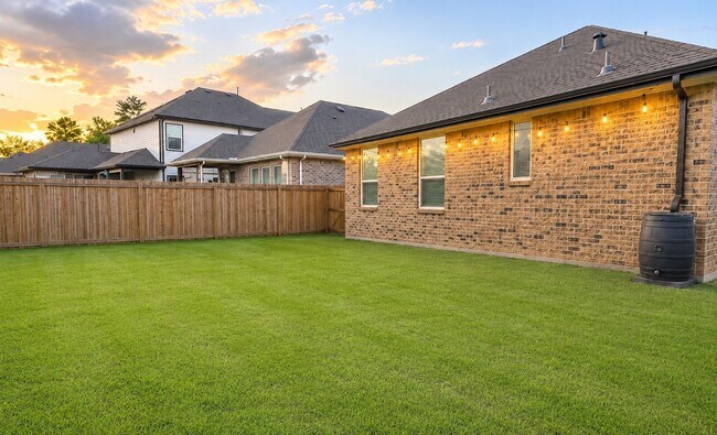Photo - 15520 Maple
