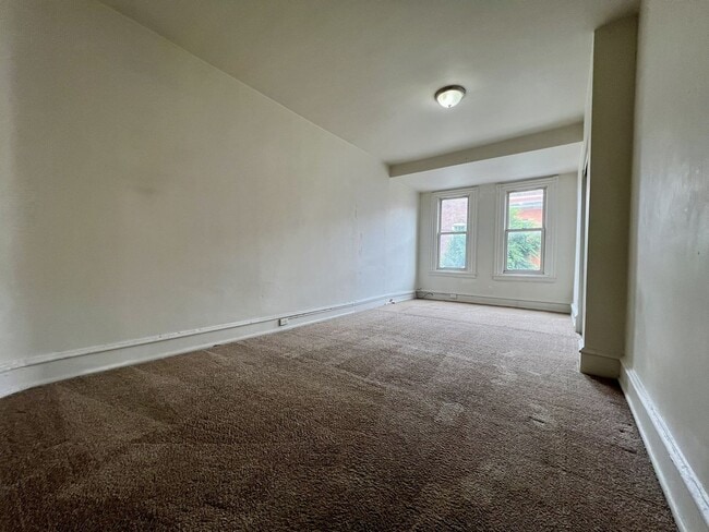 Photo - Fantastic Oakland 3BR! 2 FULL Bathrooms / ... Unit 34602
