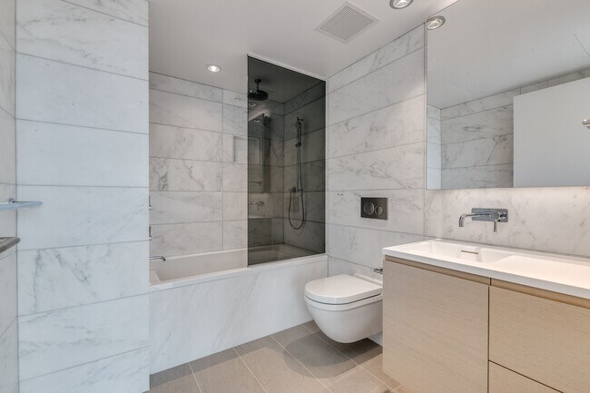 Photo - 1289 Hornby St