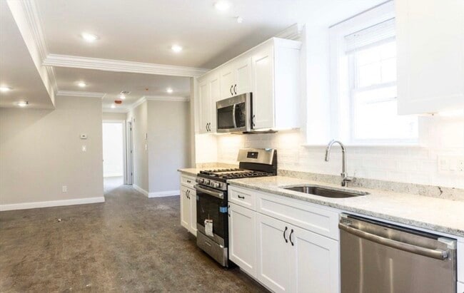 Building Photo - 36 Monmouth St Unit 3