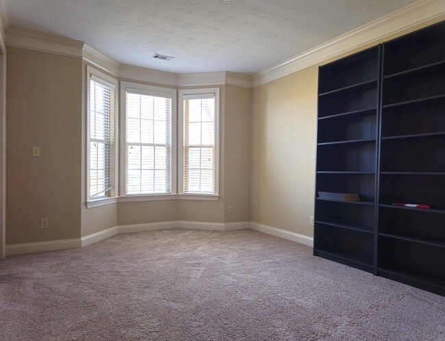 Photo - 408 Fernhurst Ln
