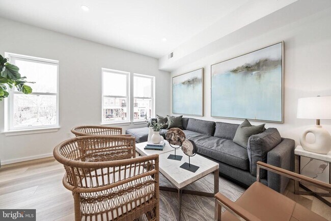 Photo - 750 19th St NE