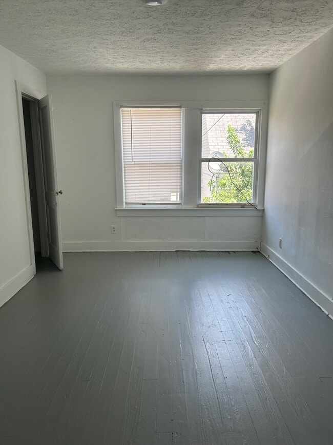 Photo - 417 W 15th St
