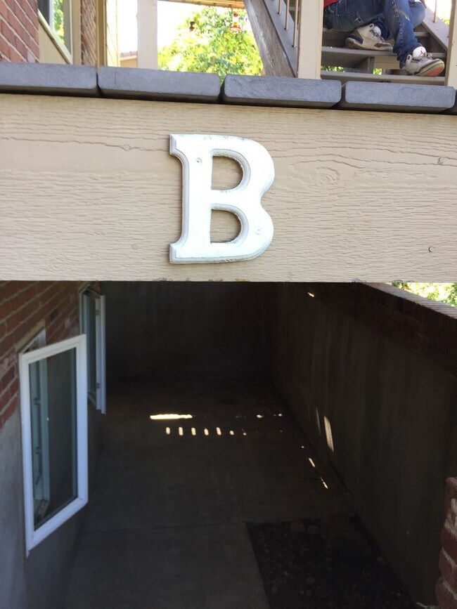 Photo - Secluded Spacious 1 Bedroom Garden Level A... Unit B