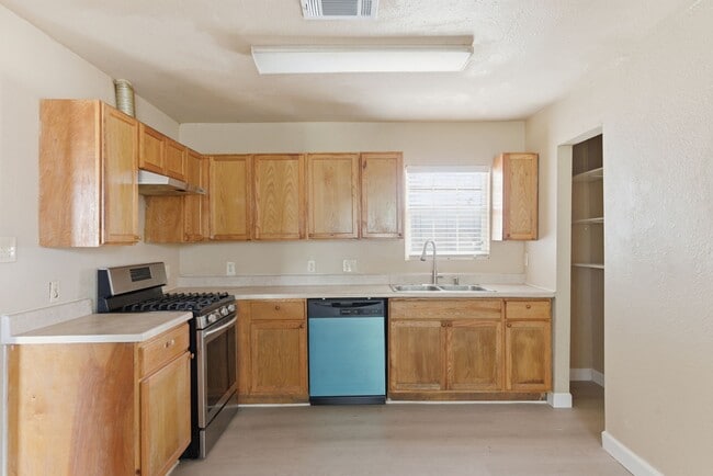 Photo - 2411 Leffingwell St