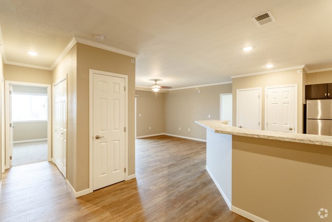 2BD, 2BA - 1175 SF