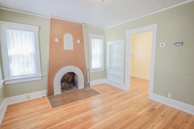 Photo - ACROSS STREET FROM UOFA!!! WON'T LAST!! 2 Bedroom 1 Bathroom