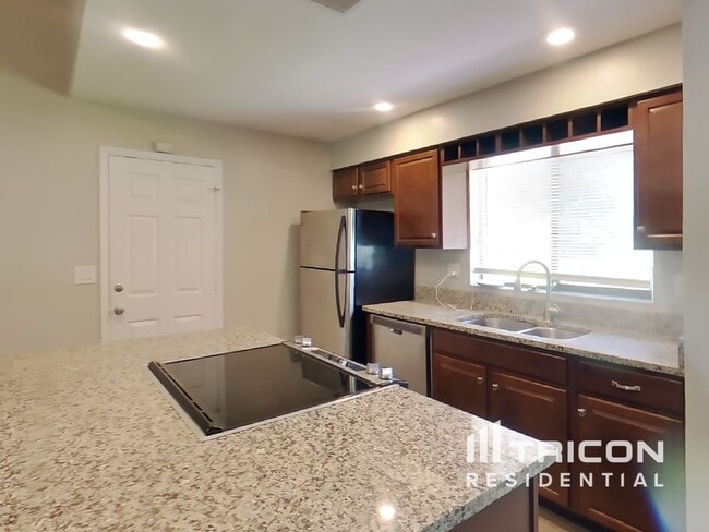 Photo - 1108 Robin Dr