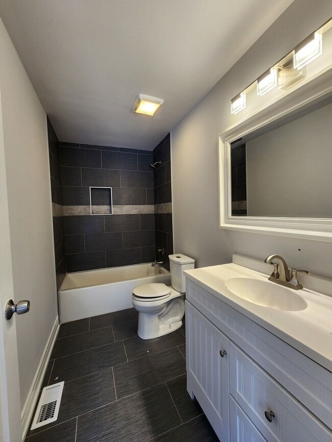Photo - Amazing 3 bed/1.5 bath Updated unit