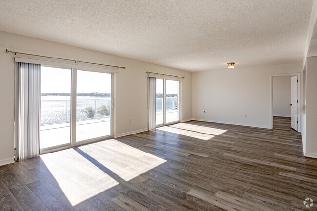 2BR, 2BA - 1,249SF - South Penthouse (5)