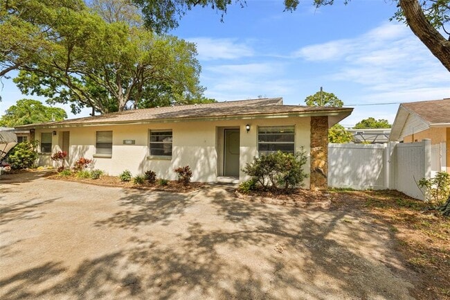 Building Photo - 2715 63rd Terrace N