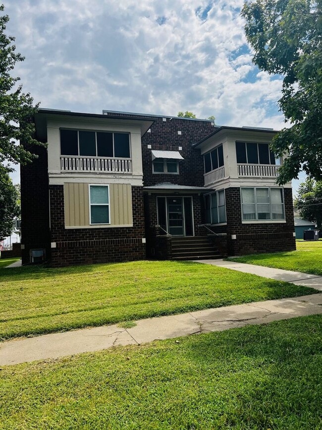 Building Photo - Absolutely Adorable & Charming! Rental
