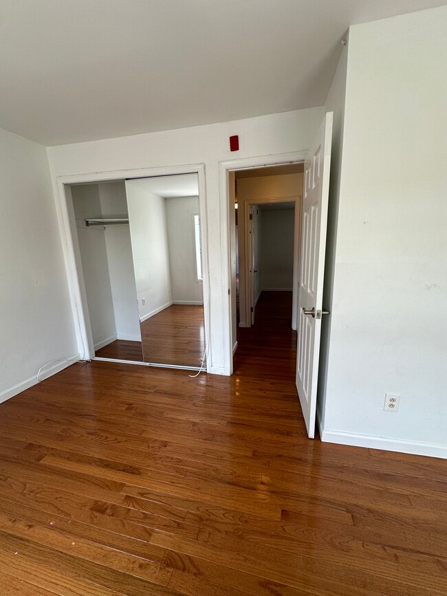 Building Photo - 2333 Catharine St Rental