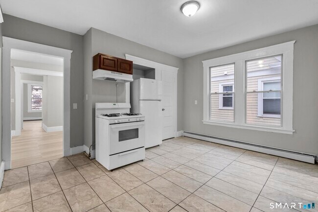 Building Photo - 260 Orchard St Unit 2nd Flr
