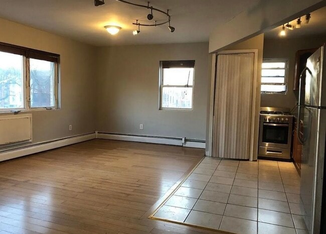 1027 Halsey St Unit 3