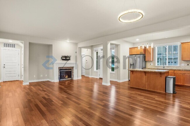 Photo - 18232-18236 36 Ave SE