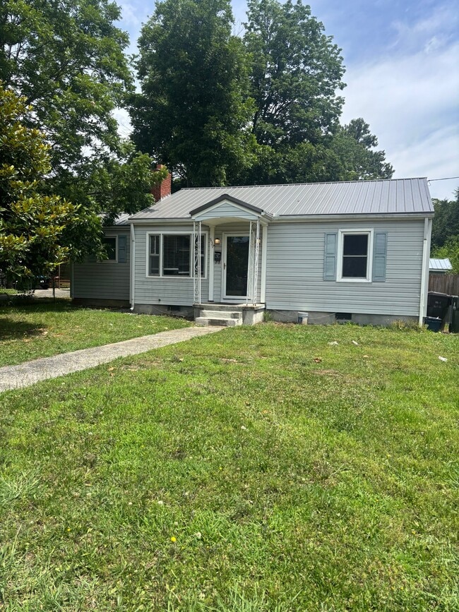 Building Photo - 639 Arch Dr